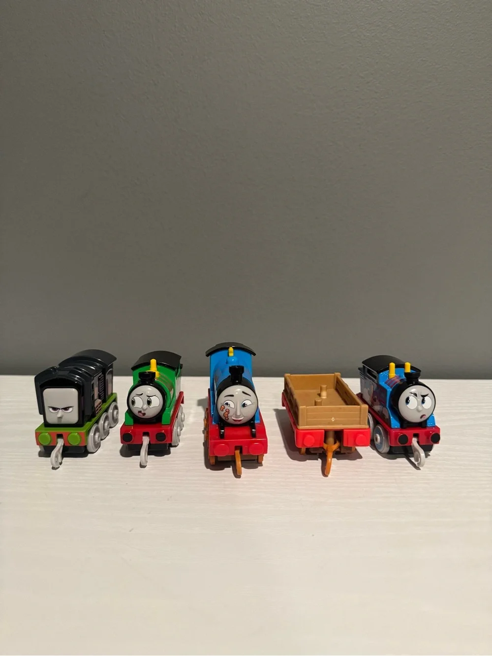Thomas & Friends Mini Engine Set with Blue, Green, Black, Red, Brown Pieces